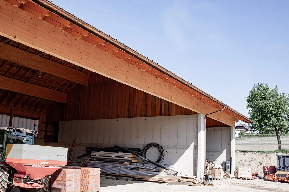 Landwirtschaftliches Wirtschaftsgebäude errichtet von Hongar Bau – funktionale Halle